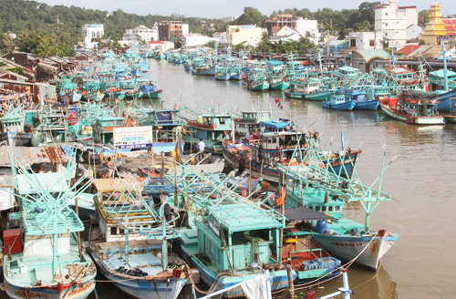 Khởi[-]tố[-]vụ[-]án[-]ngư[-]dân[-]bắt[-]giữ[-]nhiều[-]công[-]an,[-]biên[-]phòng
